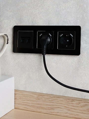 IEK BRITE DECOR Черный/алюм металл. скругл.угол Рамка 3-м РУ-3-1-Бр RE AL