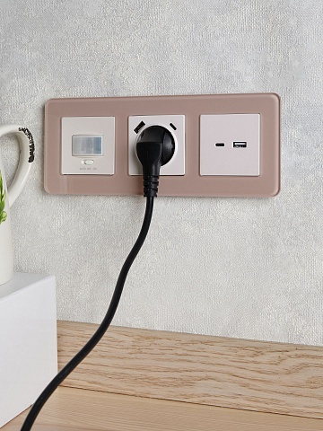 IEK BRITE BASE Жемчуг Датчик движения ДС10-1-БрЖ