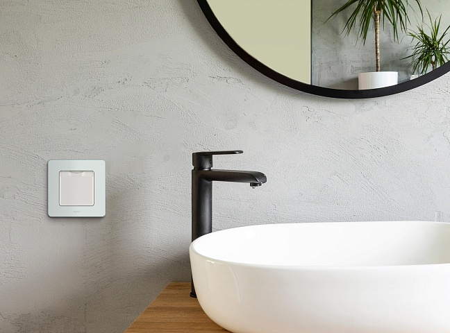 Legrand INSPIRIA Белый Розетка 2К+З IP 44 с откидной крышкой и шторками - немецкий стандарт - 16 А - 250 В
