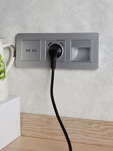 IEK BRITE DECOR Алюминий металл. скругл.угол Рамка 3-м РУ-3-1-Бр RE