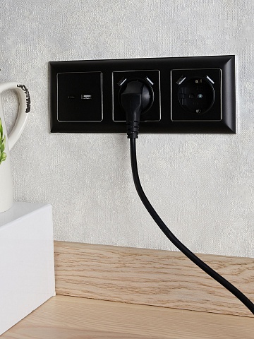 IEK BRITE Роз. USB A+C 18Вт РЮ11-1-БрЧ черн.