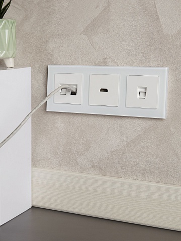 IEK BRITE DECOR Белый матовый стекло Рамка 3-м РУ-3-2-Бр
