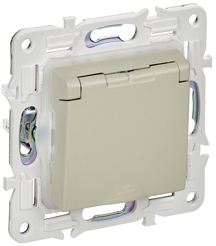 IEK SKANDY Бежевый Розетка с/з с защитными шторками и крышкой 16А IP44 SK-R11B