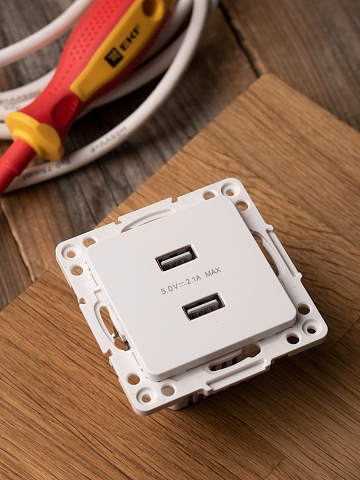 EKF PROxima Стокгольм Белый Розетка USB 2-ая, 2,1А