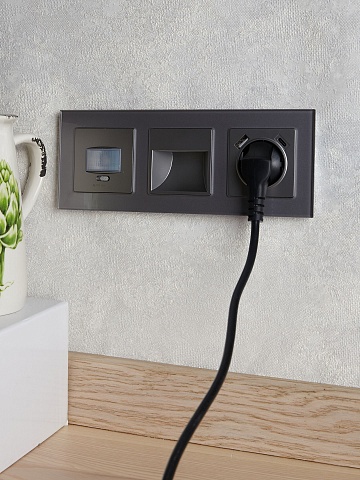 IEK BRITE BASE Сталь Датчик движения ДС10-1-БрС