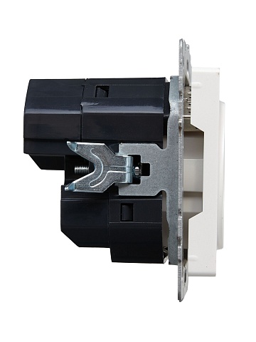IEK BRITE Роз. с з/к/ш 16А с USB A+A 2,1А РЮш10-1-БрЖ жемч.