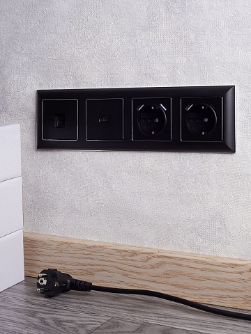 IEK BRITE DECOR Черный/хром 3D-форма Рамка 4-мест. РУ-4-Бр