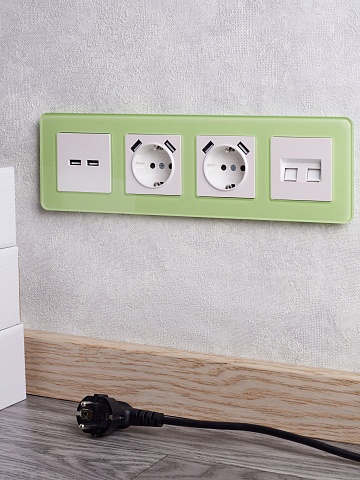 IEK BRITE Роз. с з/к/ш 16А с USB A+A 2,1А РЮш10-1-БрЖ жемч.