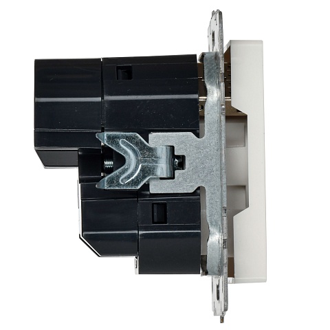IEK BRITE Роз. с з/к/ш 16А с USB A+C 18Вт РЮш11-1-БрБ бел.