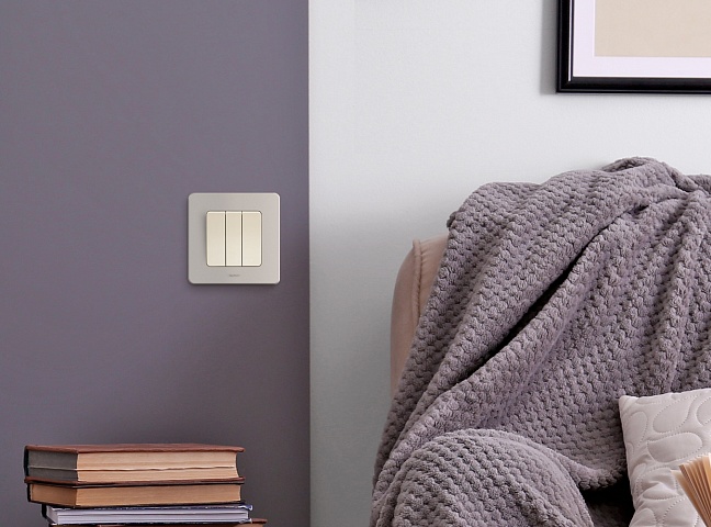 Legrand INSPIRIA Слоновая кость Выключатель трехклавишный 10 AX - 250 В