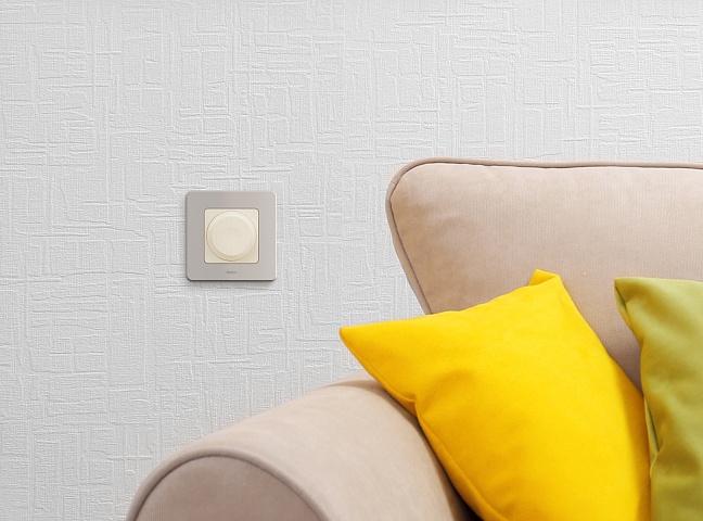 Legrand INSPIRIA Слоновая кость Светорегулятор поворотный без нейтрали 300Вт