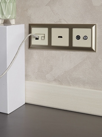 IEK BRITE DECOR Шампань/беж 3D-форма Рамка 3-м РУ-3-Бр