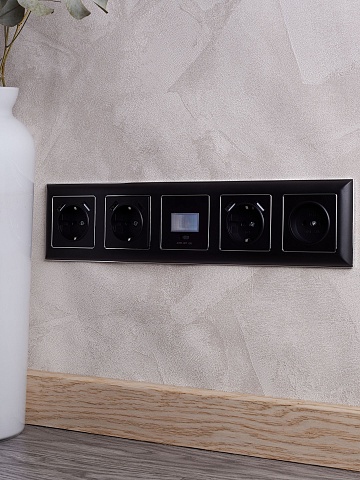 IEK BRITE DECOR Черный/хром 3D-форма Рамка 5-м РУ-5-Бр