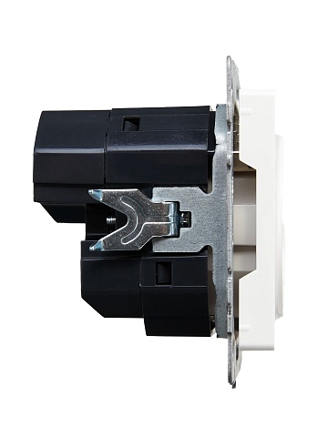IEK BRITE Роз. с з/к/ш 16А с USB A+A 3,1А РЮш10-2-БрБ бел.