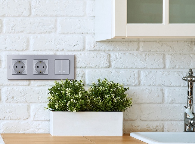 Legrand INSPIRIA Алюминий Выключатель двухклавишный с подсветкой/индикацией 10 AX - 250 В