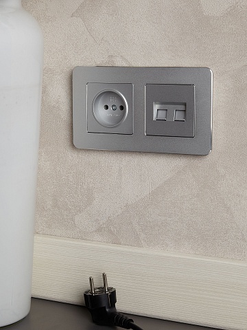 IEK BRITE DECOR Алюминий металл. скругл.угол Рамка 2-м РУ-2-1-Бр RE