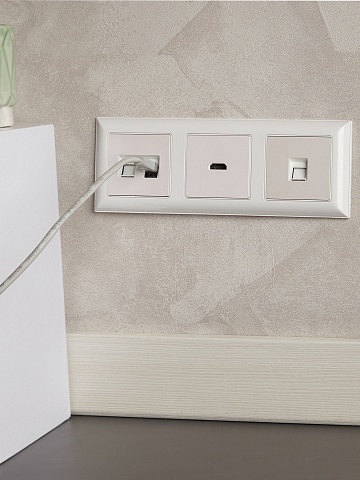 IEK BRITE DECOR Белый 3D-форма Рамка 3-м РУ-3-Бр