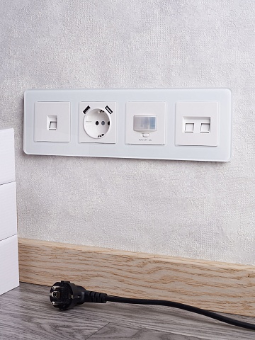 IEK BRITE DECOR Белый матовый стекло скругл.угол Рамка 4-м РУ-4-2-Бр RE