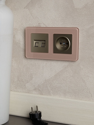 IEK BRITE DECOR Дымчатый матовый стекло скругл.угол Рамка 2-мест. РУ-2-2-Бр RE