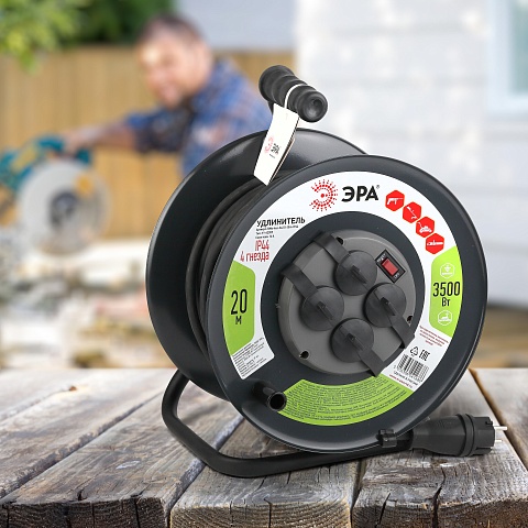 ЭРА Удлинитель силовой  RMx-4es-3x2.5-20m-IP44(KG) на металлическая катушке с заземлением 4 розетки КГ 3x2,5м2 20 м 16А